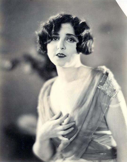 贝弗利·贝恩 Beverly Bayne