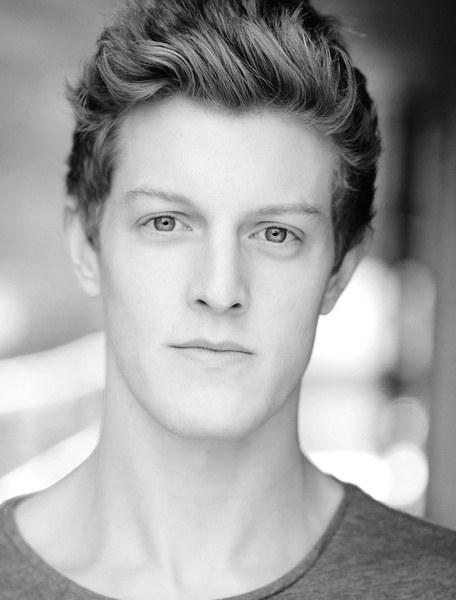 罗伯特·斯特兰奇 Robert Strange