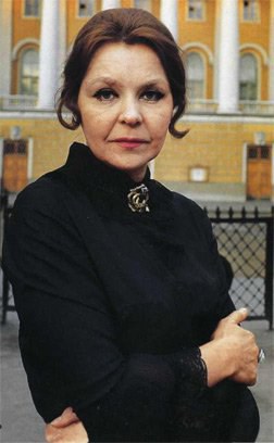 尼娜·乌尔干特 Nina Urgant