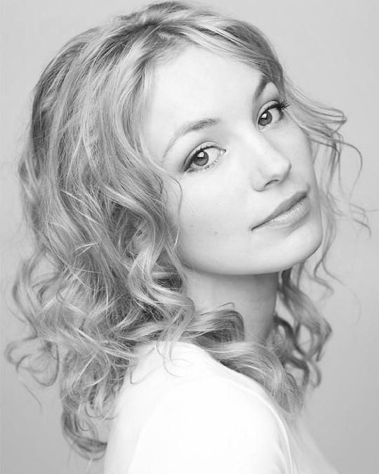 佩蒂塔·维克斯 Perdita Weeks