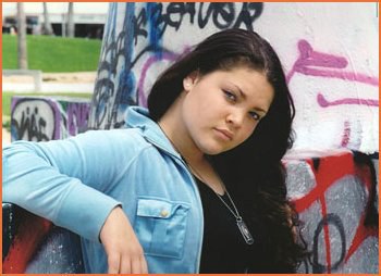 塔拉·科雷亚-麦克马伦 Tara Correa-McMullen