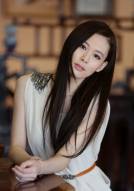龙一一 Yiyi Long