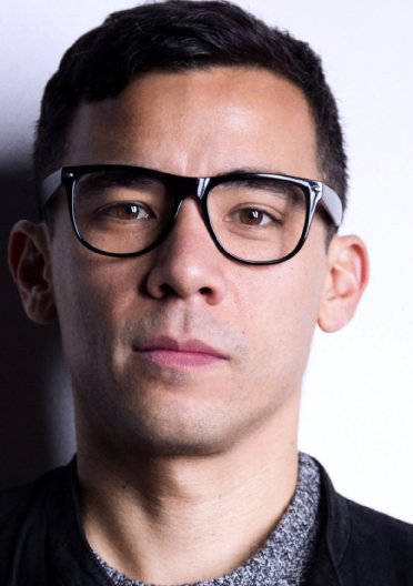 康拉德·里卡摩拉 Conrad Ricamora