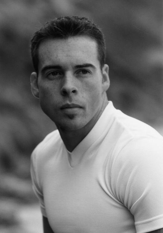 布拉德利·詹姆斯·艾伦 Bradley James Allan