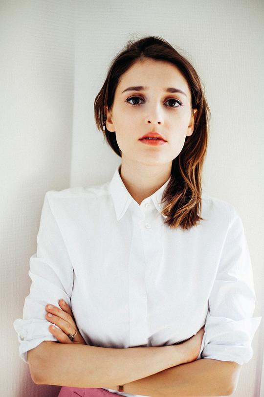 罗拉·贝西 Lola Bessis