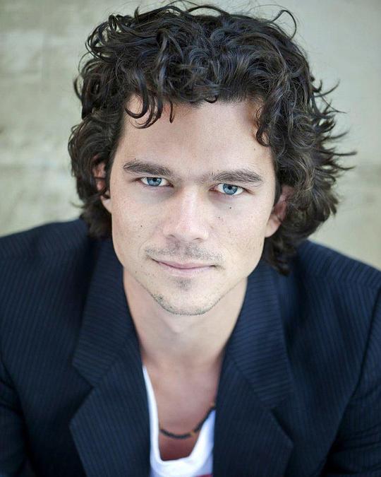 卢克·阿诺德 Luke Arnold
