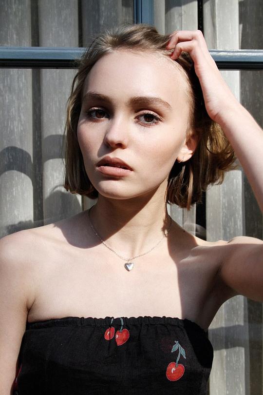 莉莉-罗丝·德普 Lily-Rose Melody Depp