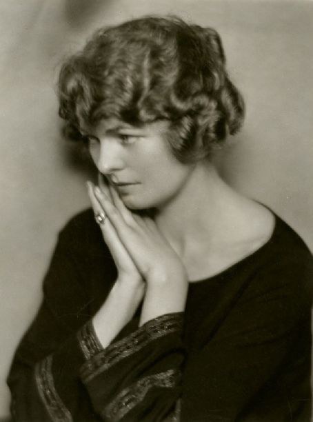 玛加洛·吉尔摩 Margalo Gillmore