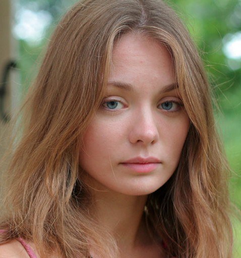 卡丽娜·拉祖莫夫斯卡娅 Karina Razumovskaya