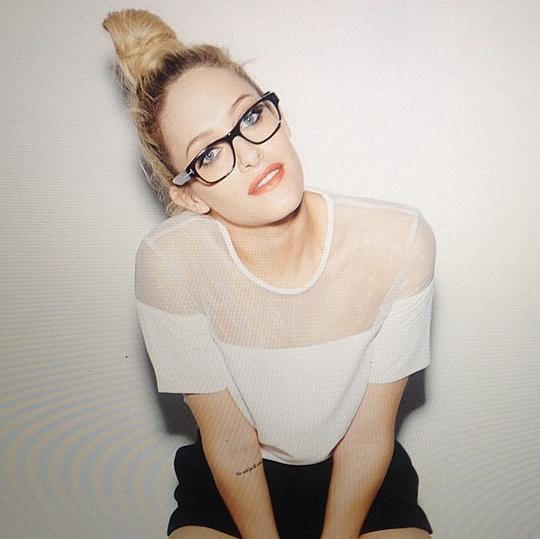 卡莉·查肯 Carly Chaikin