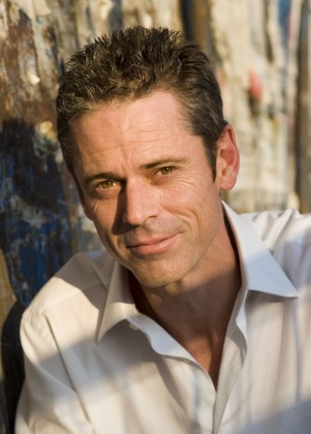 C·托马斯·豪威尔 C. Thomas Howell