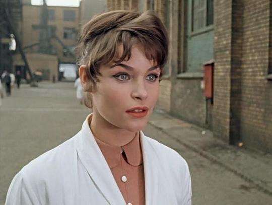 安杰丽卡·多姆罗斯 Angelica Domröse