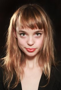 艾米丽·海内 Emily Haine