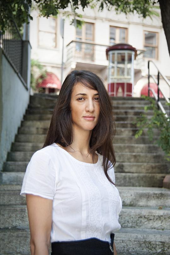 蒂尼斯·艾葛温 Deniz Gamze Ergüven