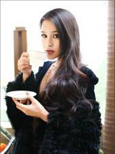 闫薇儿 Weier Yan