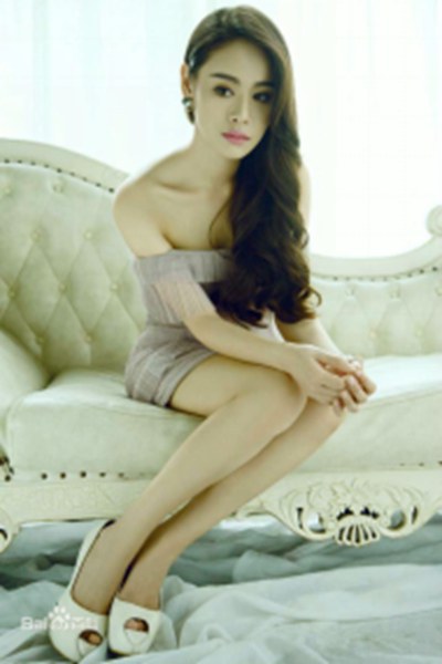 姜怡伊 Yiyi Jiang