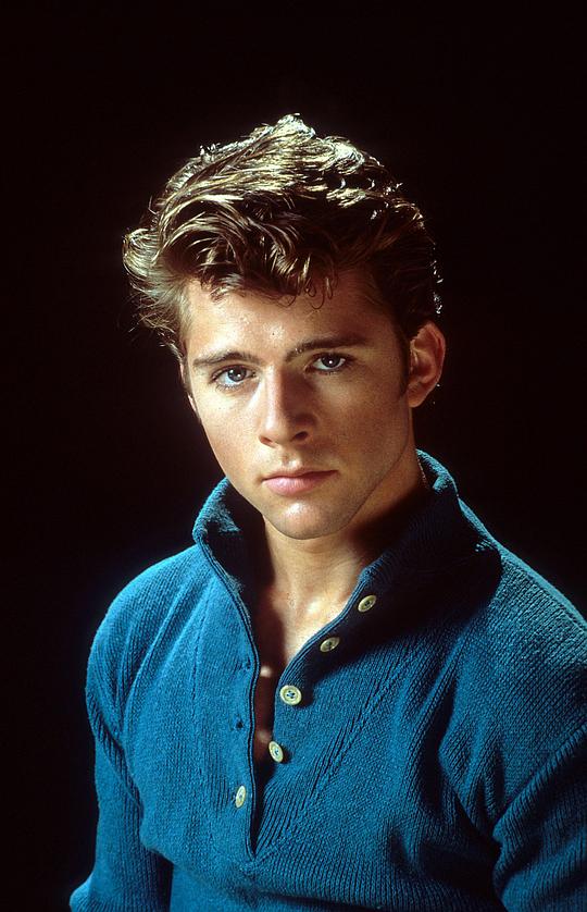麦克西维尔·考菲德 Maxwell Caulfield