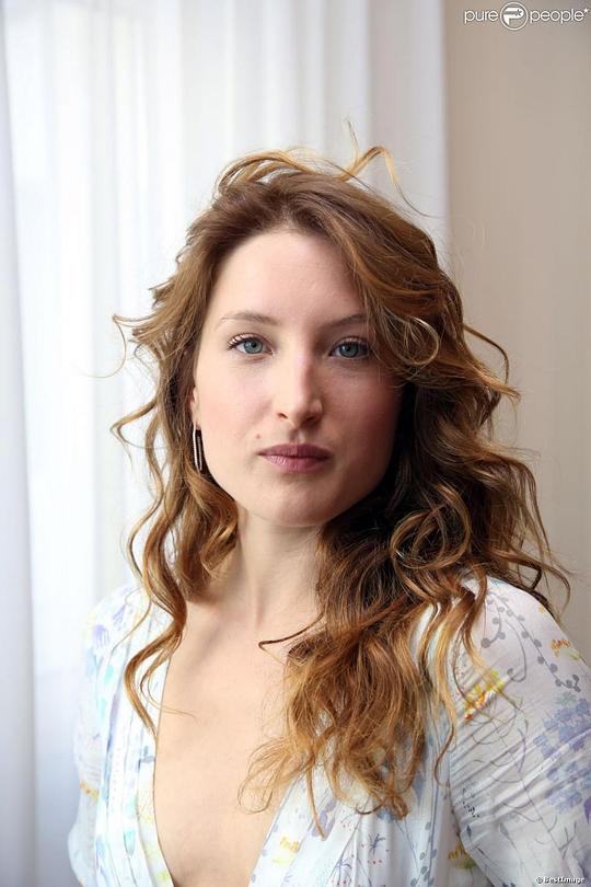 茱莉亚·皮亚彤 Julia Piaton