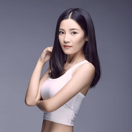 何佳颖 Jiaying He