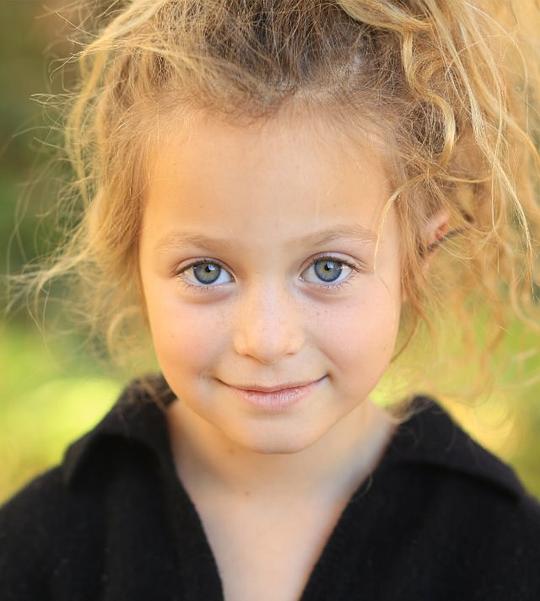 索菲亚·罗新斯基 Sofia Rosinsky