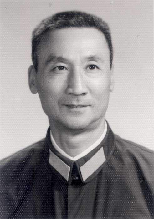言小朋 Xiaopeng Yan