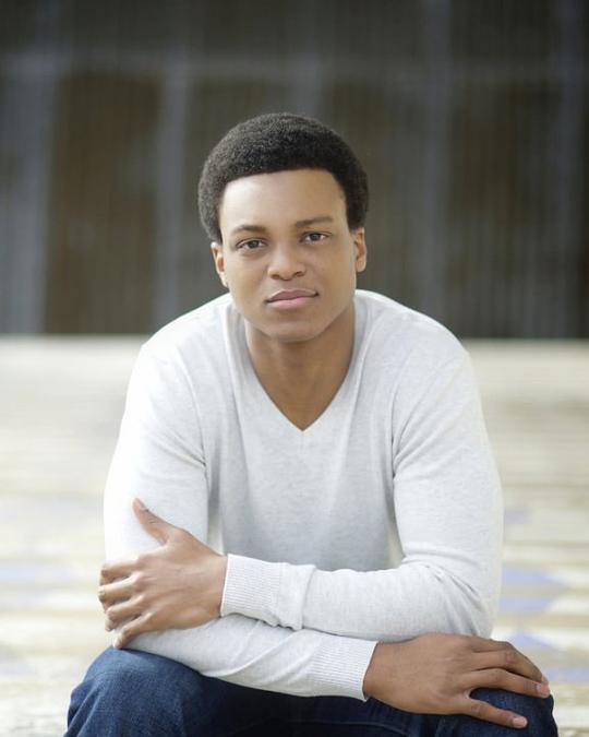 J·昆顿·约翰逊 J. Quinton Johnson