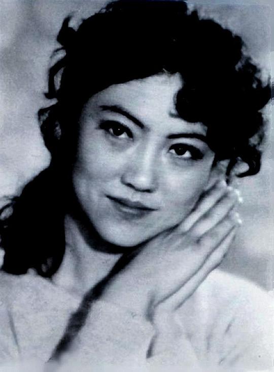 张嬿 Yan Zhang