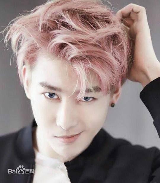 周艺轩 Yixuan Zhou