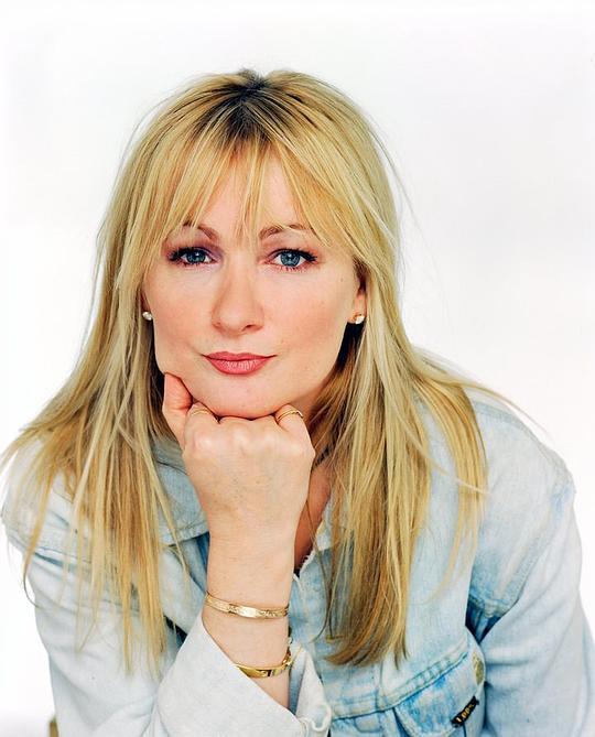 卡罗琳·艾亨 Caroline Aherne