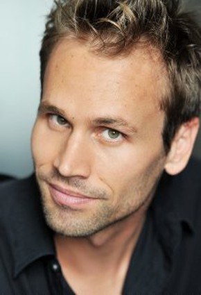 托比亚斯·耶利内克 Tobias Jelinek