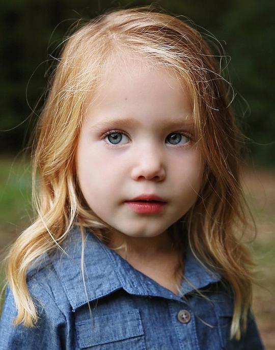 安妮斯顿·普莱斯 Anniston Price