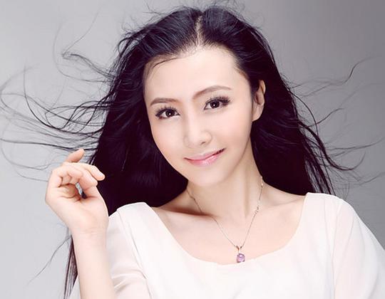 董含露 Hanlu Dong