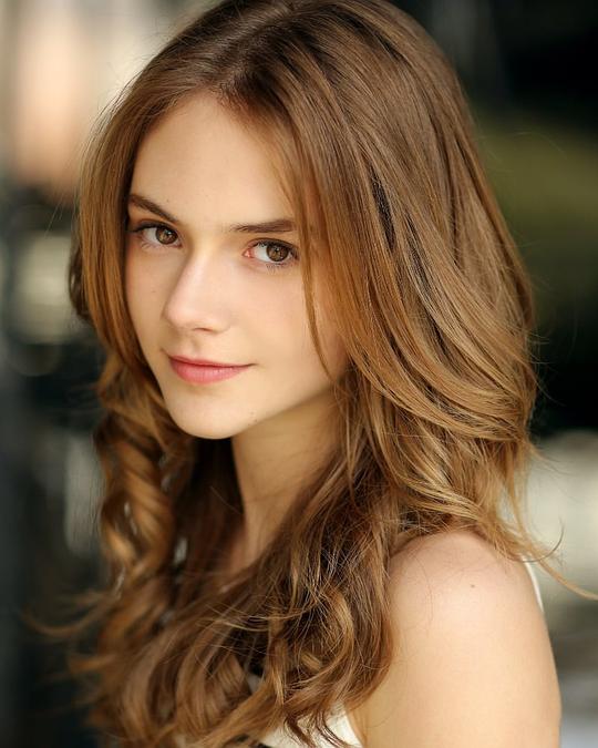 艾米莉亚·琼斯 Emilia Jones
