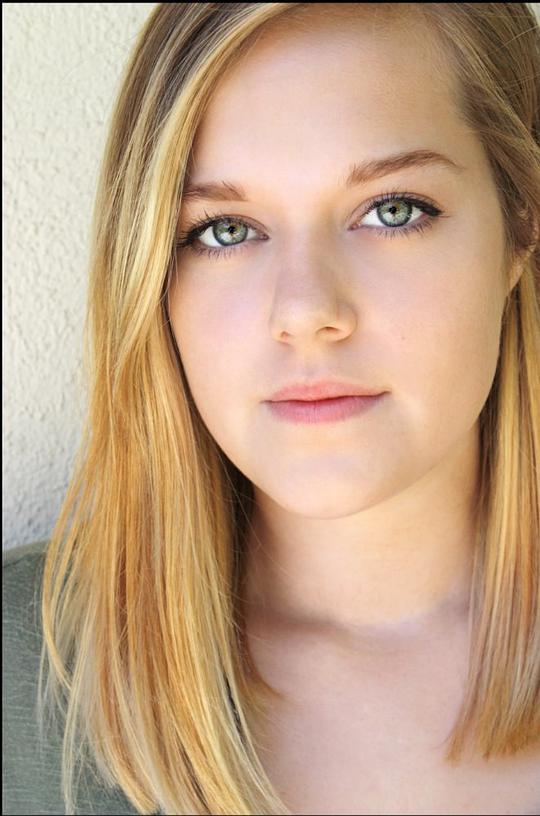 索菲亚·贝尔利 Sophia Bairley