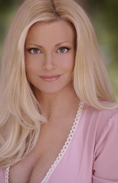 朱莉·迈尔克斯 Julie Michaels