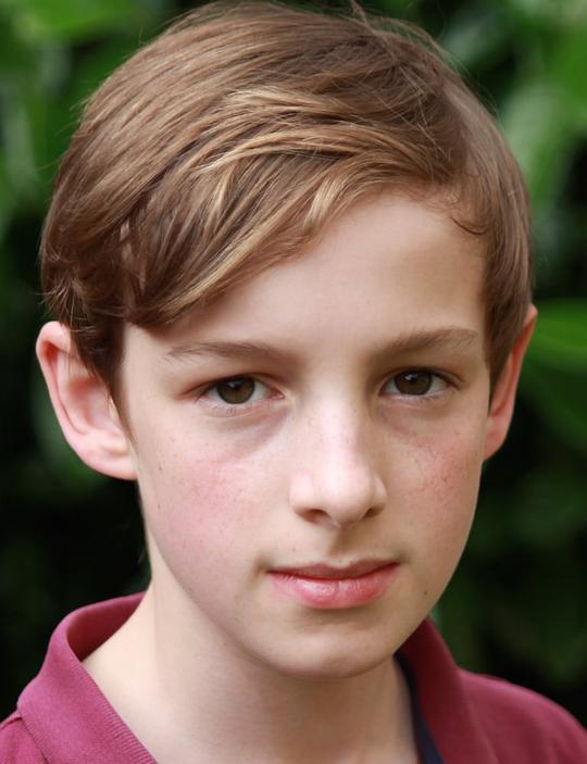 路易斯·海因斯 Louis Hynes