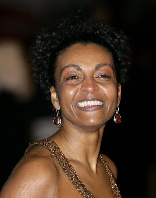 阿卓艾·安多 Adjoa Andoh