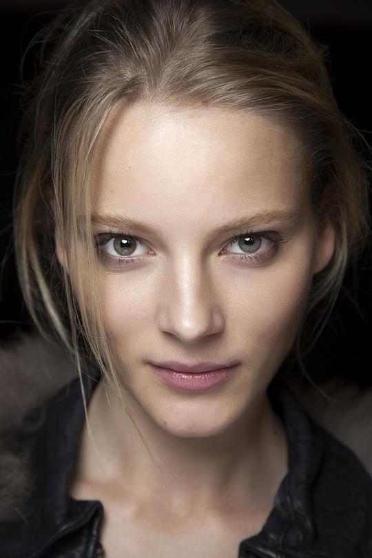 伊娃·拉古娜 Ieva Laguna