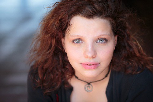 克洛伊·莱文 Chloe Levine