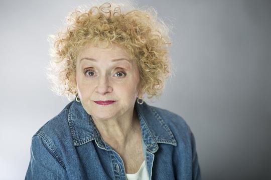 桑德拉·詹姆斯 Sondra James