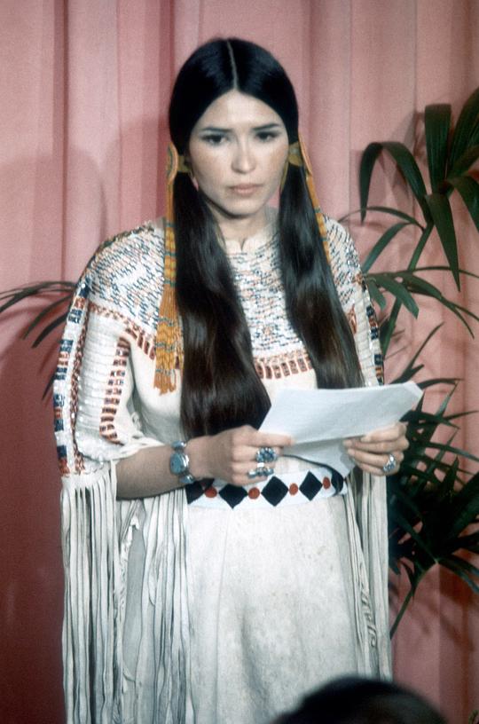 萨钦·小羽毛 Sacheen Littlefeather