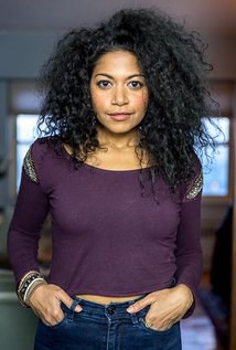 丽贝卡·纳奥米·琼斯 Rebecca Naomi Jones