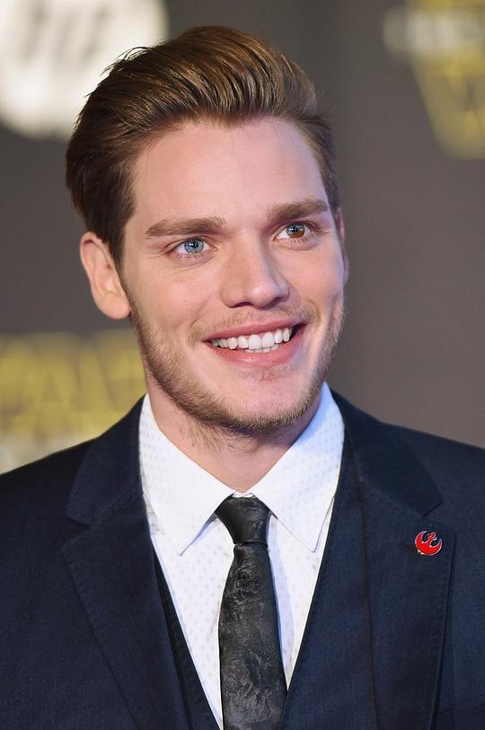 多米尼克·谢尔伍德 Dominic Sherwood