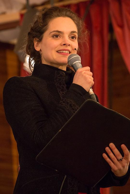 诺米·沙伦斯 Noémie Schellens