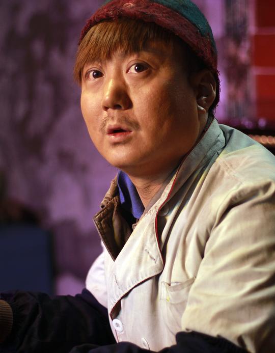 秦艺伟 YiWei Qin