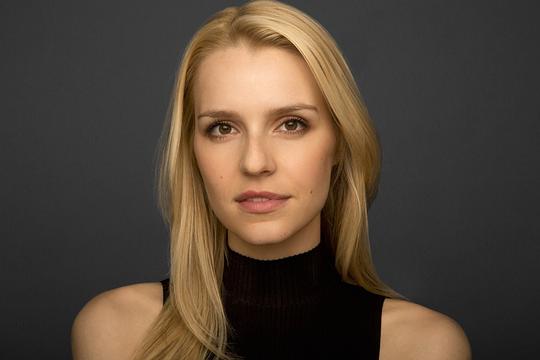 吉娅 克罗瓦丁 Gia Crovatin