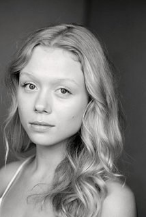 娜奥米·巴特里克 Naomi Battrick