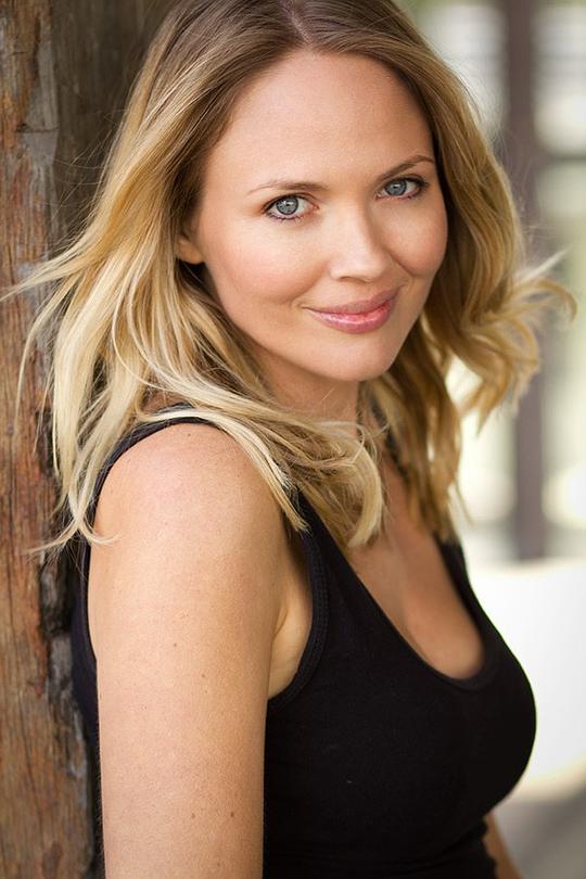 劳拉·考克斯 Lara Cox