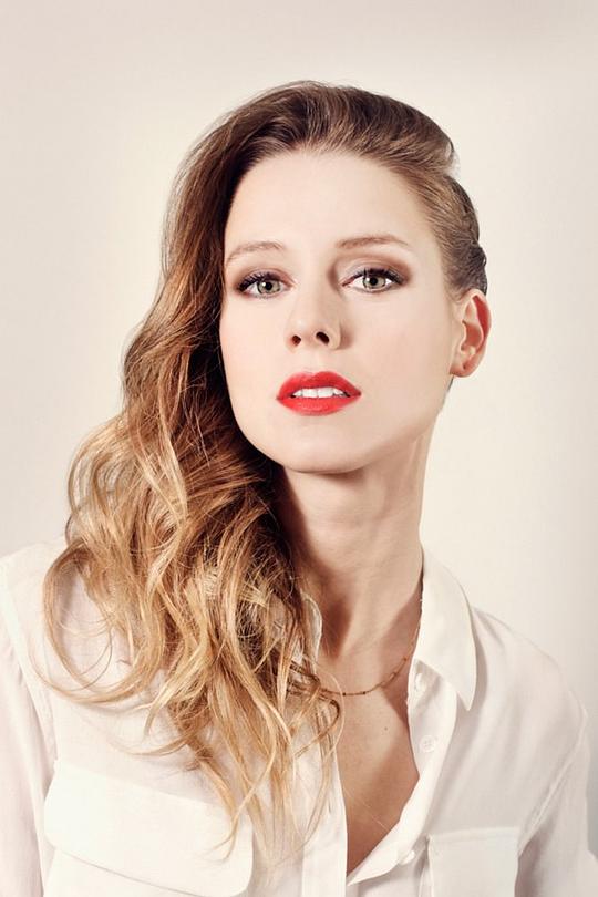 曼努埃拉·贝列斯 Manuela Vellés