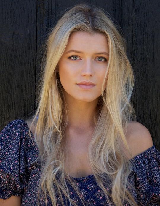 莉莉·特拉弗斯 Lily Travers